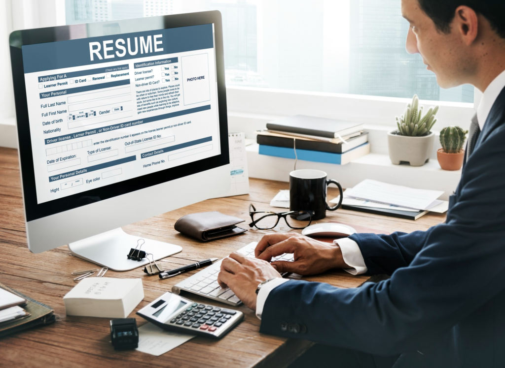 Guide to write a resume for CS students (+10 template)